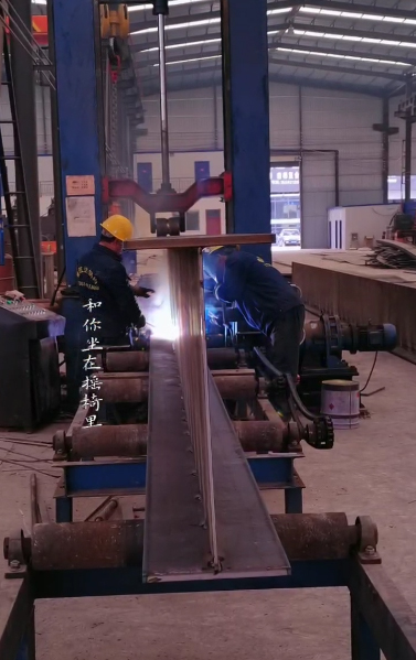 甘肃临夏市钢结构厂H型钢组立机